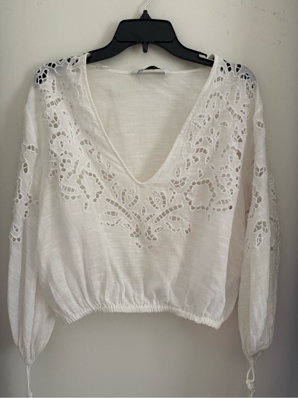 Zara White Eyelet V-Neck Peasant Blouse